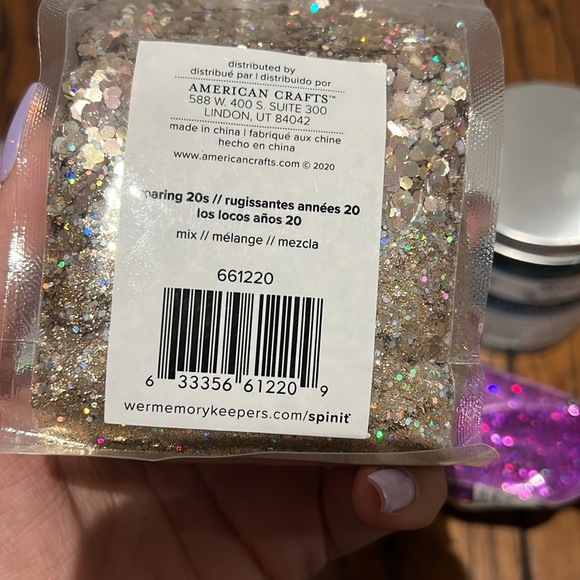 We R Memory Keepers SPIN IT POLYESTER GLITTER 5 NEW 8 used once- 10 oz bags each - Picture 16 of 17